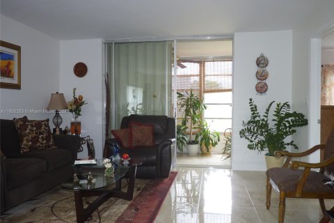 Condo in Sunrise, Florida, 2 bedrooms  № 1216921 - photo 17