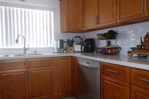 Condo in Sunrise, Florida, 2 bedrooms  № 1216921 - photo 8