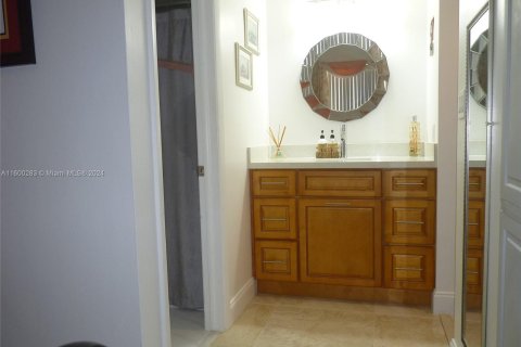 Condo in Sunrise, Florida, 2 bedrooms  № 1216921 - photo 26