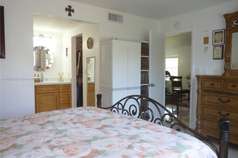 Condo in Sunrise, Florida, 2 bedrooms  № 1216921 - photo 20