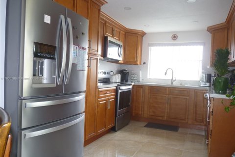 Condo in Sunrise, Florida, 2 bedrooms  № 1216921 - photo 5