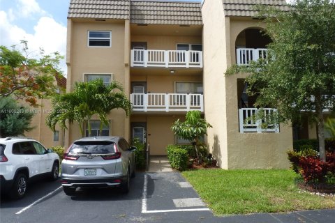 Copropriété à vendre à Sunrise, Floride: 2 chambres, 106.47 m2 № 1216921 - photo 2