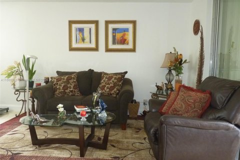 Condo in Sunrise, Florida, 2 bedrooms  № 1216921 - photo 19