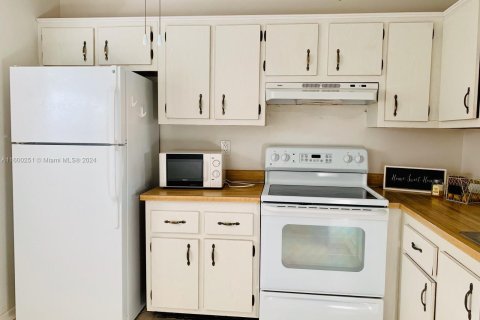 Condo in North Lauderdale, Florida, 1 bedroom  № 1216920 - photo 2