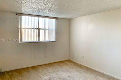 Condo in North Lauderdale, Florida, 1 bedroom  № 1216920 - photo 8