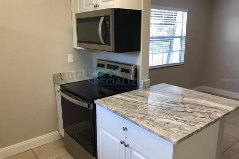 Apartamento en alquiler en Orlando, Florida, 2 dormitorios, 198.63 m2 № 1351252 - foto 3