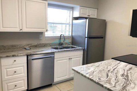 Apartamento en alquiler en Orlando, Florida, 2 dormitorios, 198.63 m2 № 1351252 - foto 4