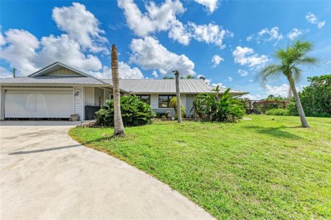 Villa ou maison à vendre à Port Charlotte, Floride: 3 chambres, 151.06 m2 № 1339852 - photo 1