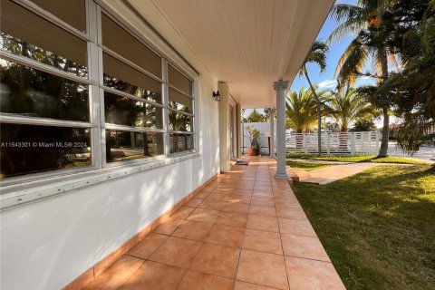 Casa en venta en North Bay Village, Florida, 3 dormitorios, 142.88 m2 № 1042937 - foto 7