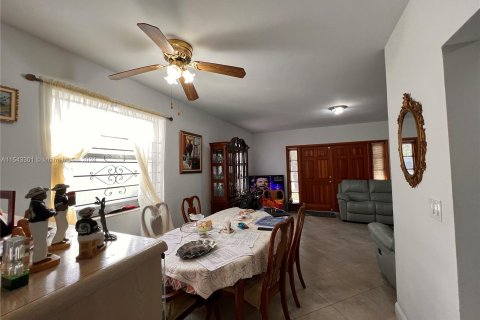 Casa en venta en North Bay Village, Florida, 3 dormitorios, 142.88 m2 № 1042937 - foto 9