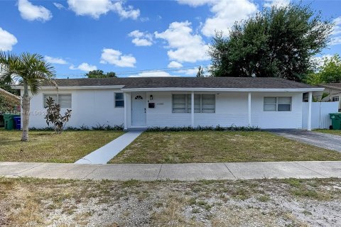 Villa ou maison à vendre à Miami Gardens, Floride: 3 chambres, 161.65 m2 № 1377585 - photo 1