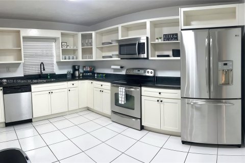 Casa en venta en Miami Gardens, Florida, 3 dormitorios, 161.65 m2 № 1377585 - foto 5