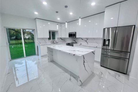 Immobilier commercial à vendre à Miami, Floride: 304.72 m2 № 1077266 - photo 7