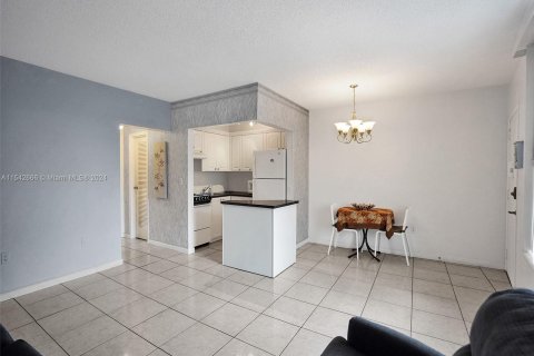 Condominio en venta en Hallandale Beach, Florida, 1 dormitorio, 68.1 m2 № 1040214 - foto 13
