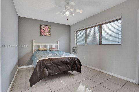 Copropriété à vendre à Hallandale Beach, Floride: 1 chambre, 68.1 m2 № 1040214 - photo 4