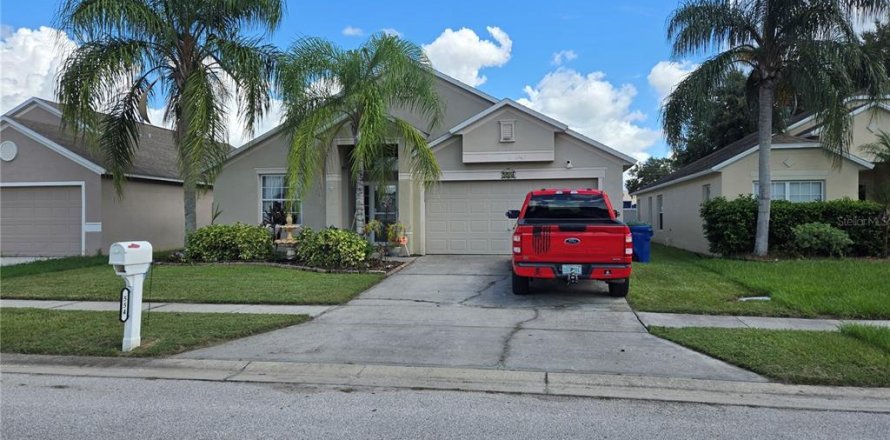 House in Winter Haven, Florida 3 bedrooms, 180.42 sq.m. № 1346204