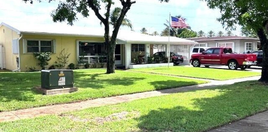 House in Plantation, Florida 3 bedrooms, 131.27 sq.m. № 1226664