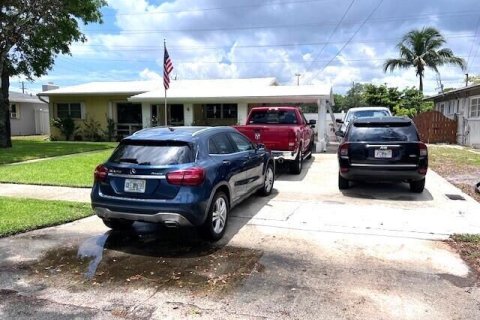 House in Plantation, Florida 3 bedrooms, 131.27 sq.m. № 1226664 - photo 2