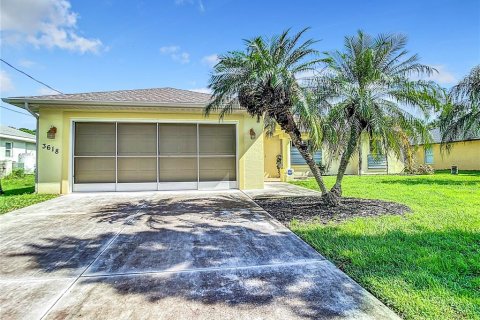 Villa ou maison à vendre à North Port, Floride: 3 chambres, 133.5 m2 № 1346201 - photo 2