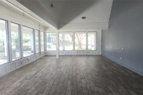 Immobilier commercial à louer à Gainesville, Floride: 109.62 m2 № 1346159 - photo 5