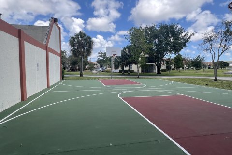 Condo in Deerfield Beach, Florida, 2 bedrooms  № 1035825 - photo 1