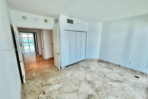 Condo in Miami, Florida, 3 bedrooms  № 1241533 - photo 17