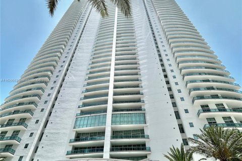 Condominio en venta en Miami, Florida, 3 dormitorios, 197.88 m2 № 1241533 - foto 1