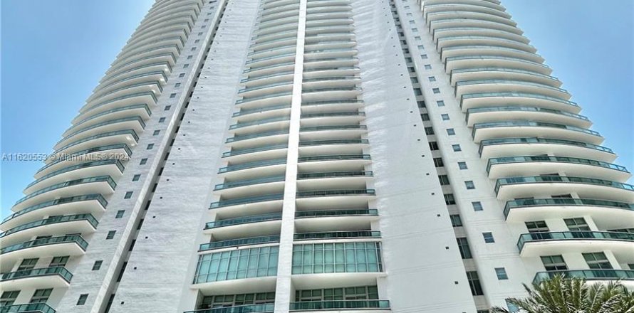 Condominio en Miami, Florida, 3 dormitorios  № 1241533