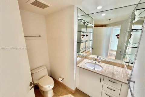 Copropriété à vendre à Miami, Floride: 3 chambres, 197.88 m2 № 1241533 - photo 19