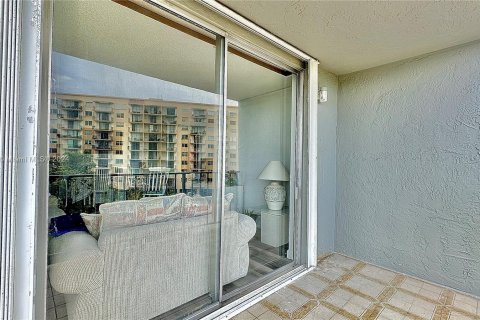 Condo in North Miami, Florida, 1 bedroom  № 1328008 - photo 25