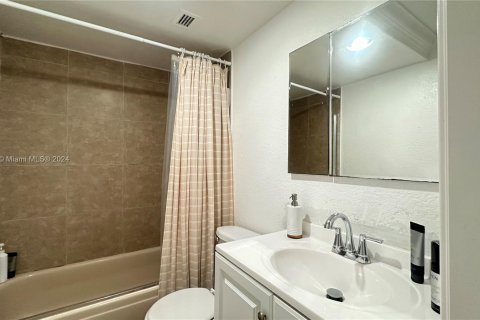 Condo in North Miami, Florida, 1 bedroom  № 1328008 - photo 22