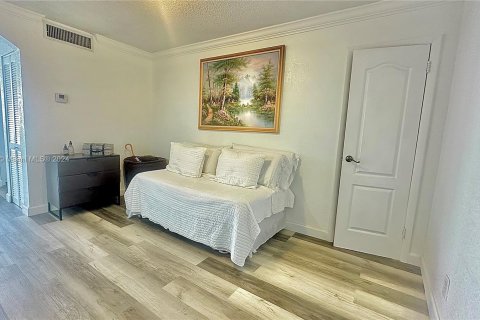 Condo in North Miami, Florida, 1 bedroom  № 1328008 - photo 7