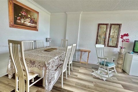 Condo in North Miami, Florida, 1 bedroom  № 1328008 - photo 5