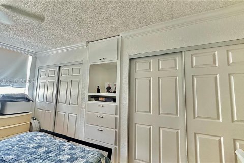 Condo in North Miami, Florida, 1 bedroom  № 1328008 - photo 18