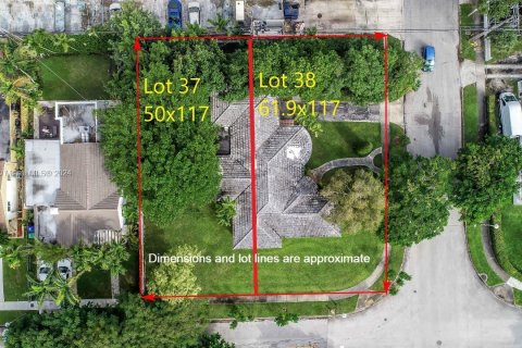 Villa ou maison à vendre à Miami, Floride: 3 chambres, 170.38 m2 № 1075137 - photo 1