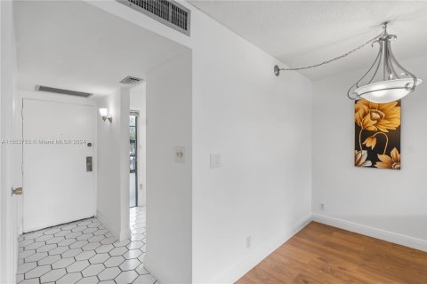 Condominio en venta en Aventura, Florida, 1 dormitorio, 68.84 m2 № 1075140 - foto 9