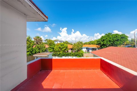 Villa ou maison à vendre à Surfside, Floride: 3 chambres, 161.37 m2 № 1216984 - photo 20