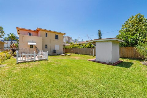 Villa ou maison à vendre à Surfside, Floride: 3 chambres, 161.37 m2 № 1216984 - photo 26