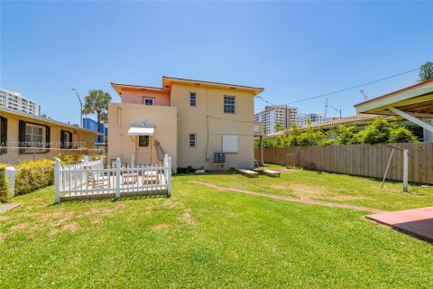 Villa ou maison à vendre à Surfside, Floride: 3 chambres, 161.37 m2 № 1216984 - photo 25