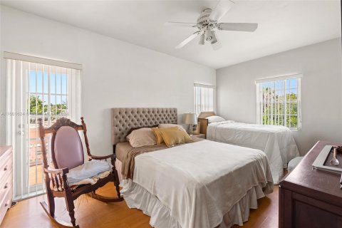 Villa ou maison à vendre à Surfside, Floride: 3 chambres, 161.37 m2 № 1216984 - photo 24