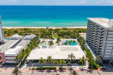 Villa ou maison à vendre à Surfside, Floride: 3 chambres, 161.37 m2 № 1216984 - photo 10