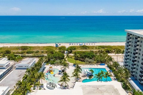 Villa ou maison à vendre à Surfside, Floride: 3 chambres, 161.37 m2 № 1216984 - photo 11