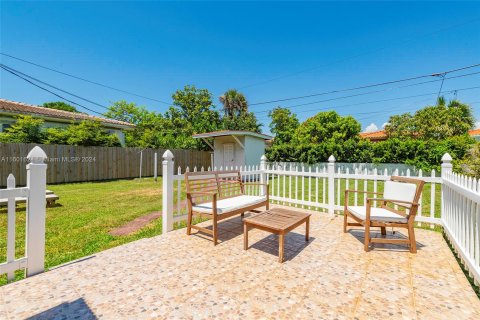 Villa ou maison à vendre à Surfside, Floride: 3 chambres, 161.37 m2 № 1216984 - photo 27