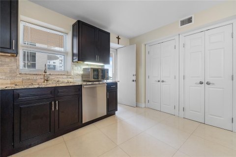 Copropriété à vendre à Fort Lauderdale, Floride: 2 chambres, 164.44 m2 № 1311356 - photo 28