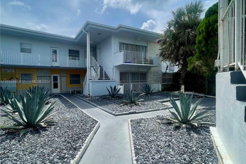 Casa en alquiler en Miami Beach, Florida, 1 dormitorio, 72 m2 № 1347794 - foto 11