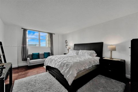 Condo in Sunny Isles Beach, Florida, 2 bedrooms  № 1071781 - photo 12