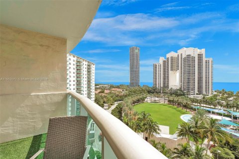 Condo in Sunny Isles Beach, Florida, 2 bedrooms  № 1071781 - photo 1