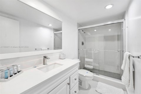 Condo in Sunny Isles Beach, Florida, 2 bedrooms  № 1071781 - photo 8