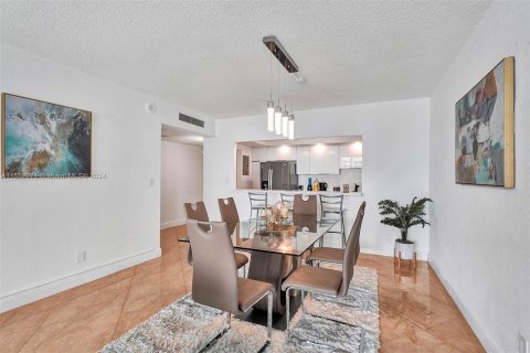 Copropriété à vendre à Sunny Isles Beach, Floride: 2 chambres, 139.82 m2 № 1071781 - photo 5