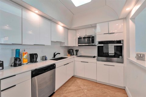 Condo in Sunny Isles Beach, Florida, 2 bedrooms  № 1071781 - photo 4